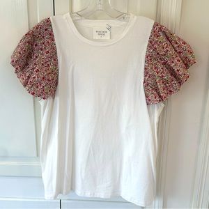 Tuckernuck Hyacinth House Floral Sleeve and White Shelby Tee (Size XL)